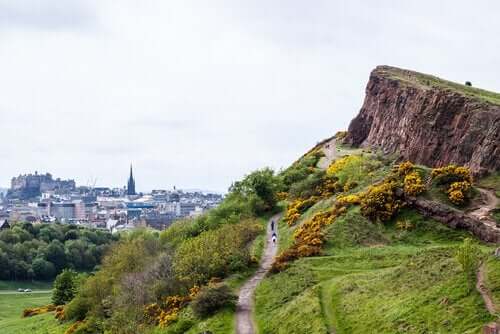 Edinburgh i Skotland er et godt eksempel på ferie med hund i Europa