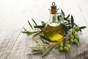 Olivenolie i glasflaske