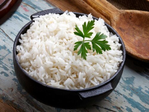 En skål hvide ris