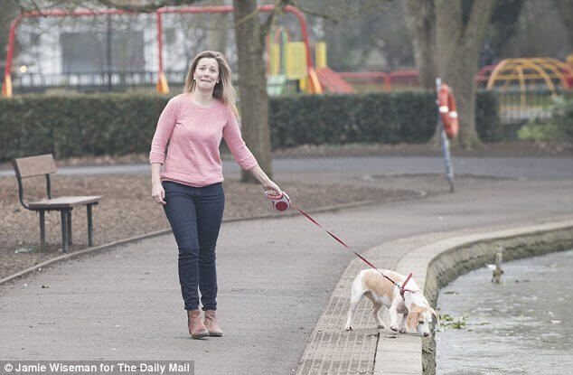 Nainen pelasti koiran jäisestä vedestä Lontoossa