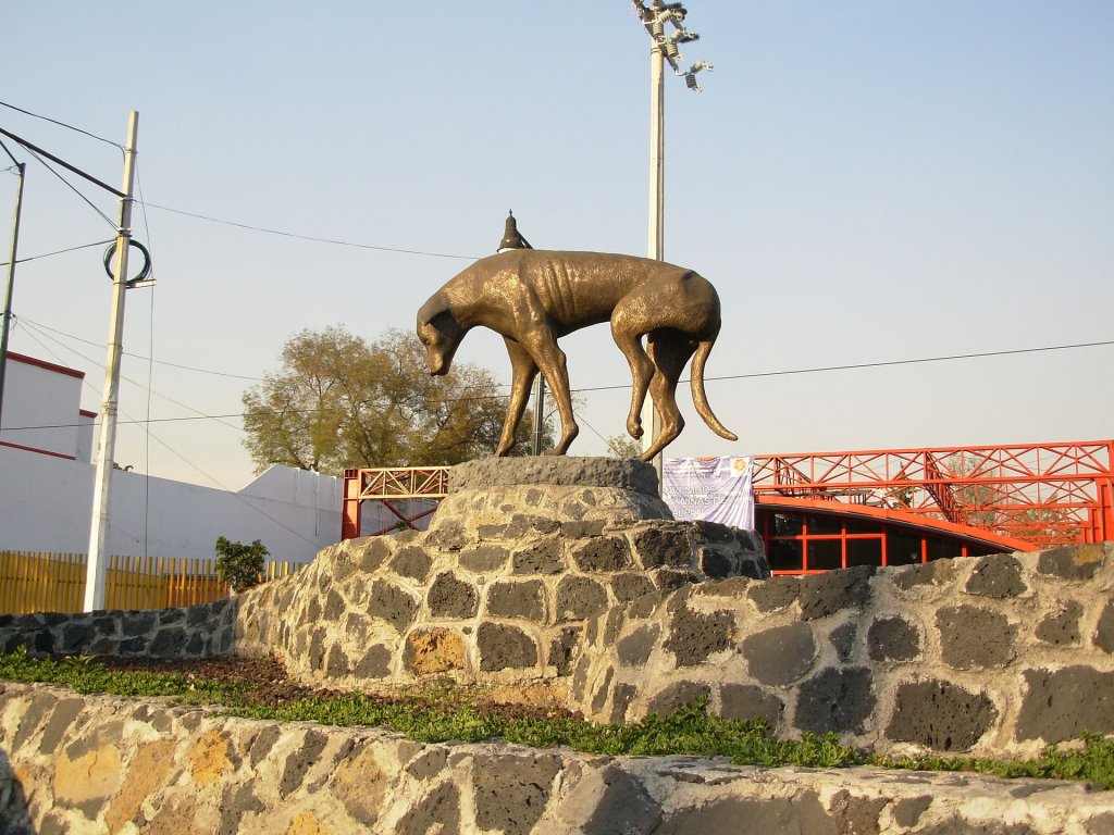 la statue du chien errant à Mexico