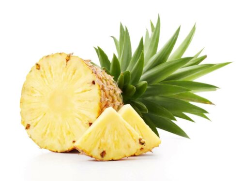 Ananas, czy ten owoc można podawać kotom?