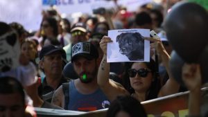 Protester på sociala medier efter Cholitos död